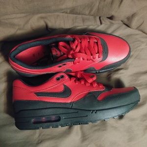 New Nike Air Max 1 LTR Leather Premium BlackRed NWT New Nike Air Max 1 LTR Leather Premium BlackRed NWT